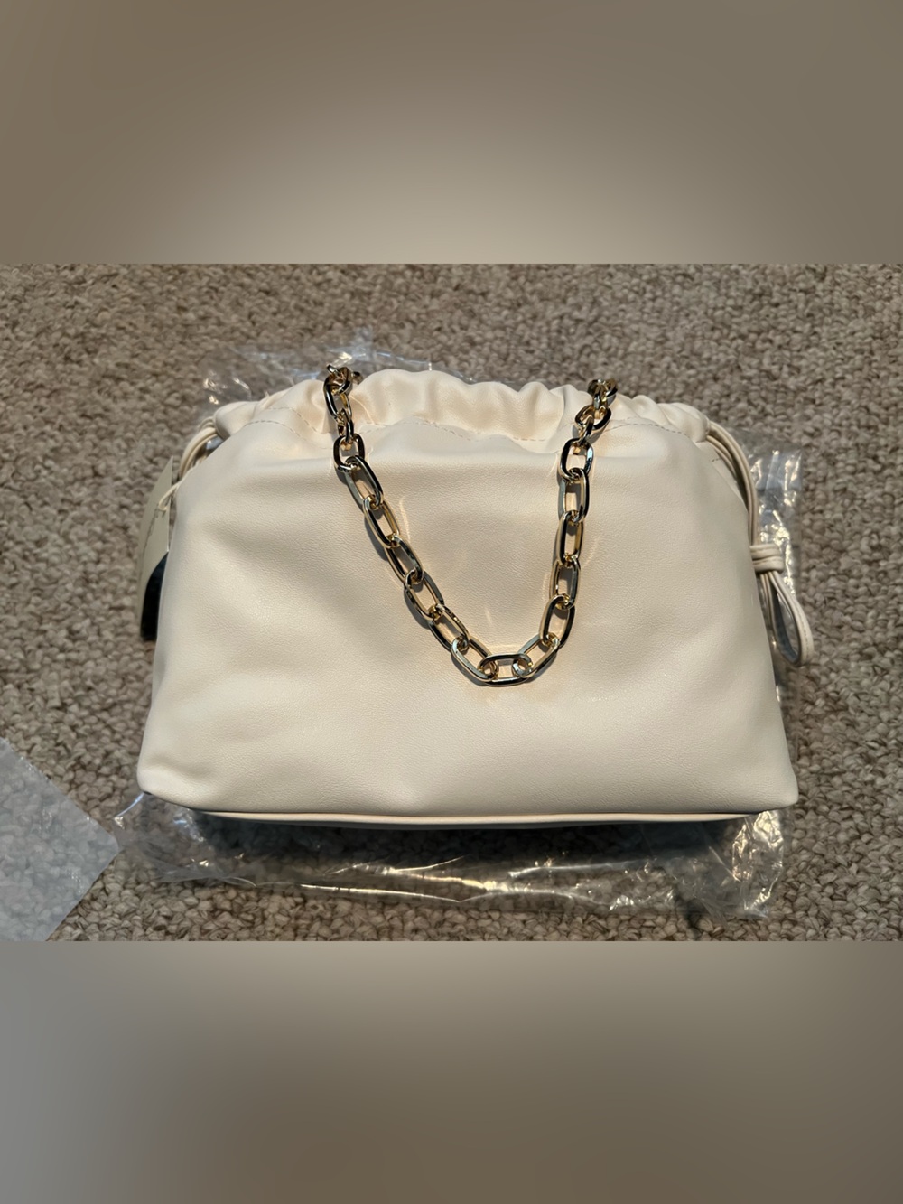 Universal Threads Co. Faux Leather chain strap bag - Picture 4 of 5